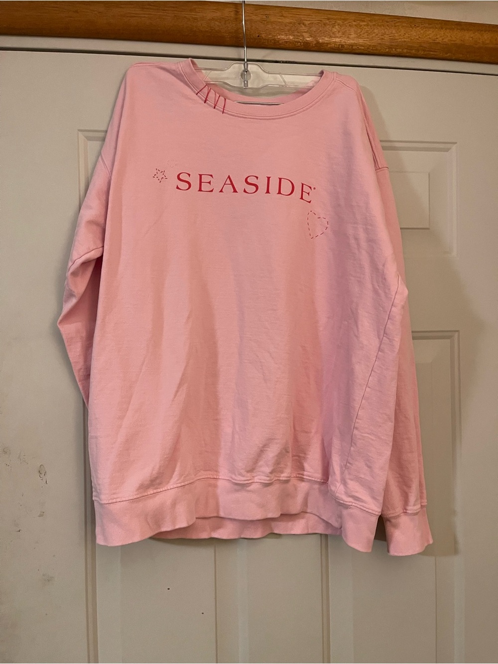 The Seaside Style+ Women’s Pink Crewneck Pullover Sweatshirt Graphic Logo M